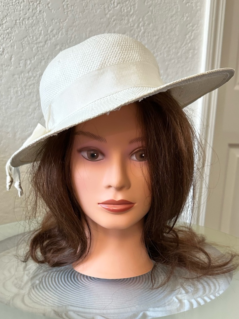 Vintage Women's Cream Straw Cloche Sun Hat with Decorative Bow 12 1/2” clean - Picture 3 of 12